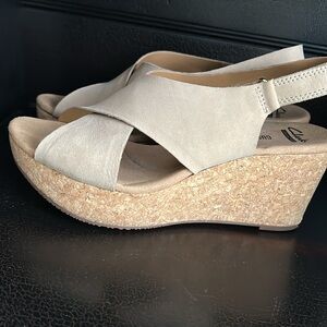 Clarks Women's Tan Slingback Sandals